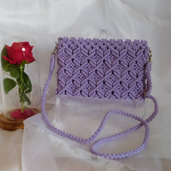 Bolso lila de macramé